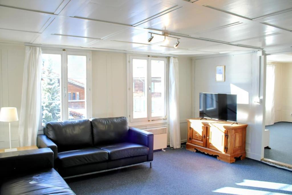 Family-friendly With Balcony Apartment Meiringen